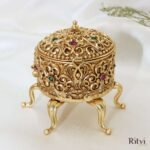 Heena Intricate Gold Sindoor Dabi