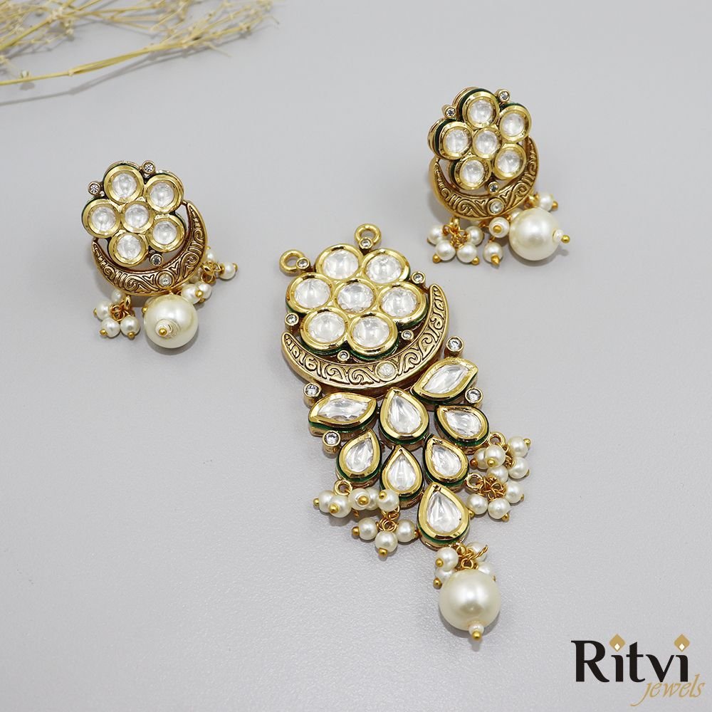 Ritvi-Lavya-Kundan-Mangalsutra-Set-1.jpg Ritvi Lavya Kundan Mangalsutra Set - Image 1