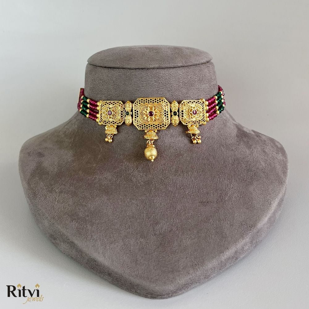 Ritvi-Priyanshi-Rajwada-Gold-Choker-Set-2.jpg Ritvi Priyanshi Rajwada Gold Choker Set - Image 1