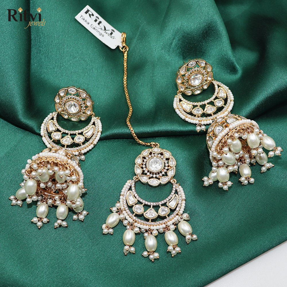 Shilpa Kundan Jhumka with maang tika