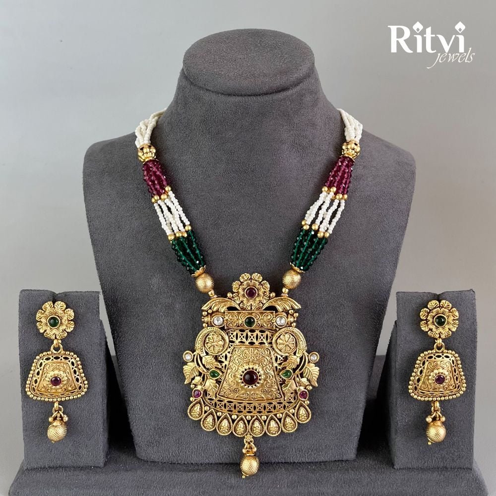 ritvi-taapsee-ruby-green-gold-polish-pendant-set-2.jpg Ritvi Taapsee Ruby Green Gold Plating Necklace Set - Image 1